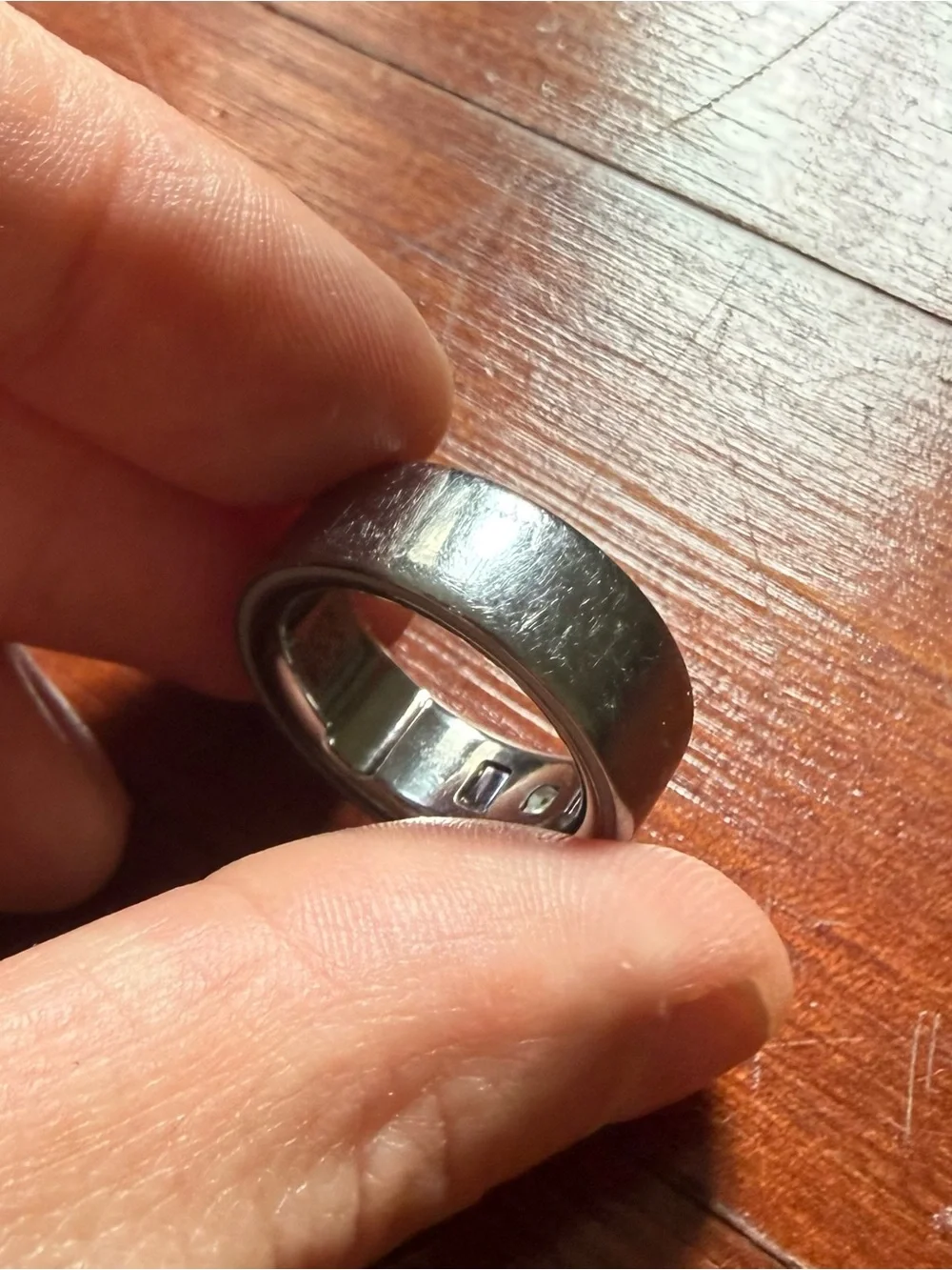 EUC Oura Ring 4, Size 7 with Charger and Charging Case - Gray/Silver